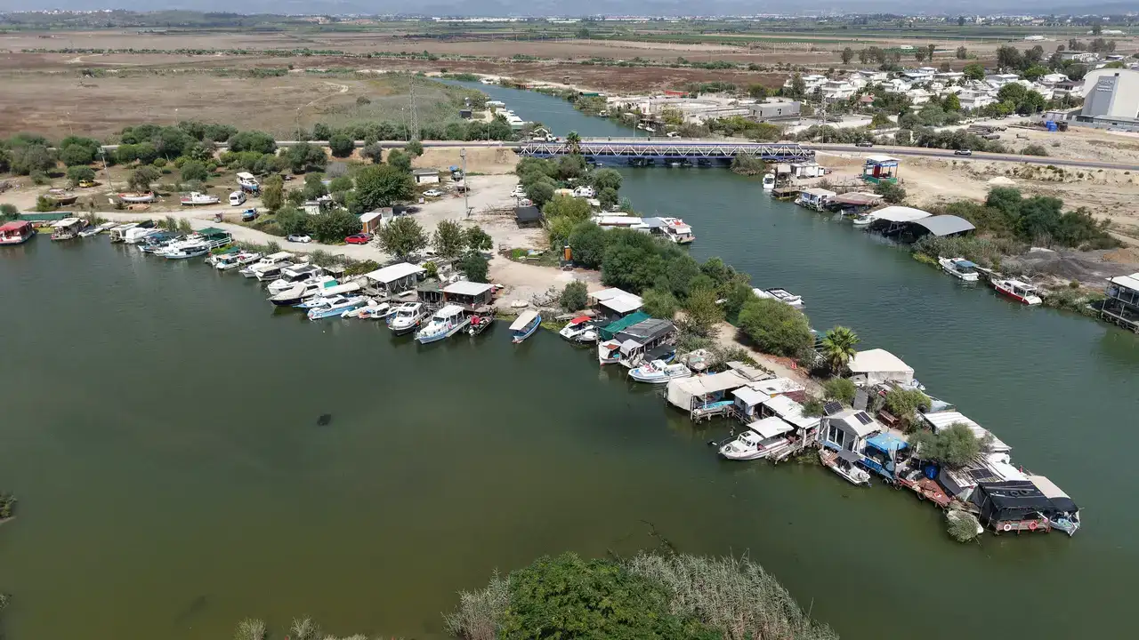 Acısu Nehri Kıyısında 300 Kaçak Konteyner İçin Yıkım Kararı 8